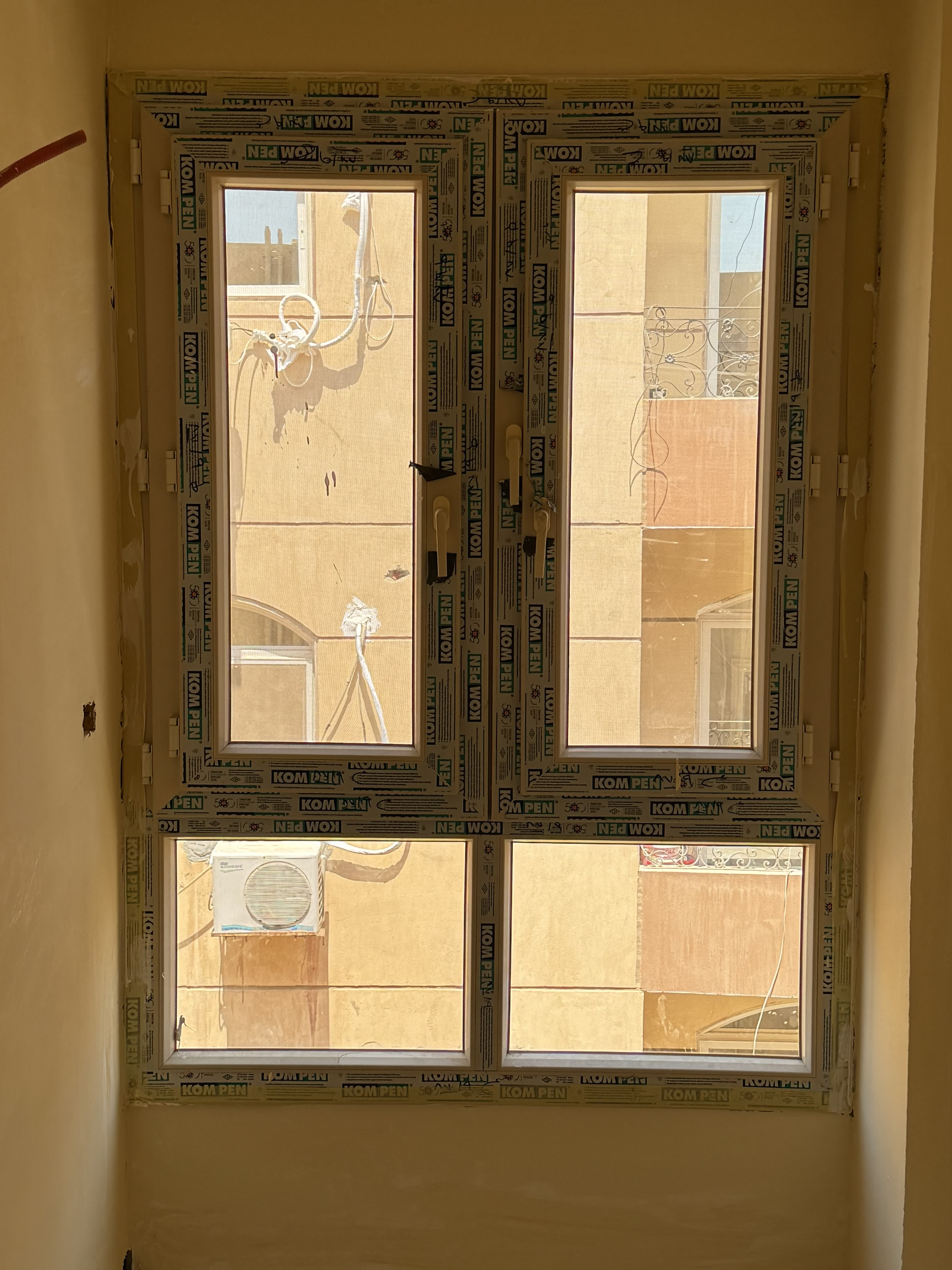 شباك مفصلي ، درفة داخل درفة ، 4 درف ، 2 بانل ثابت ، قطاع كومبن يو بي في سي