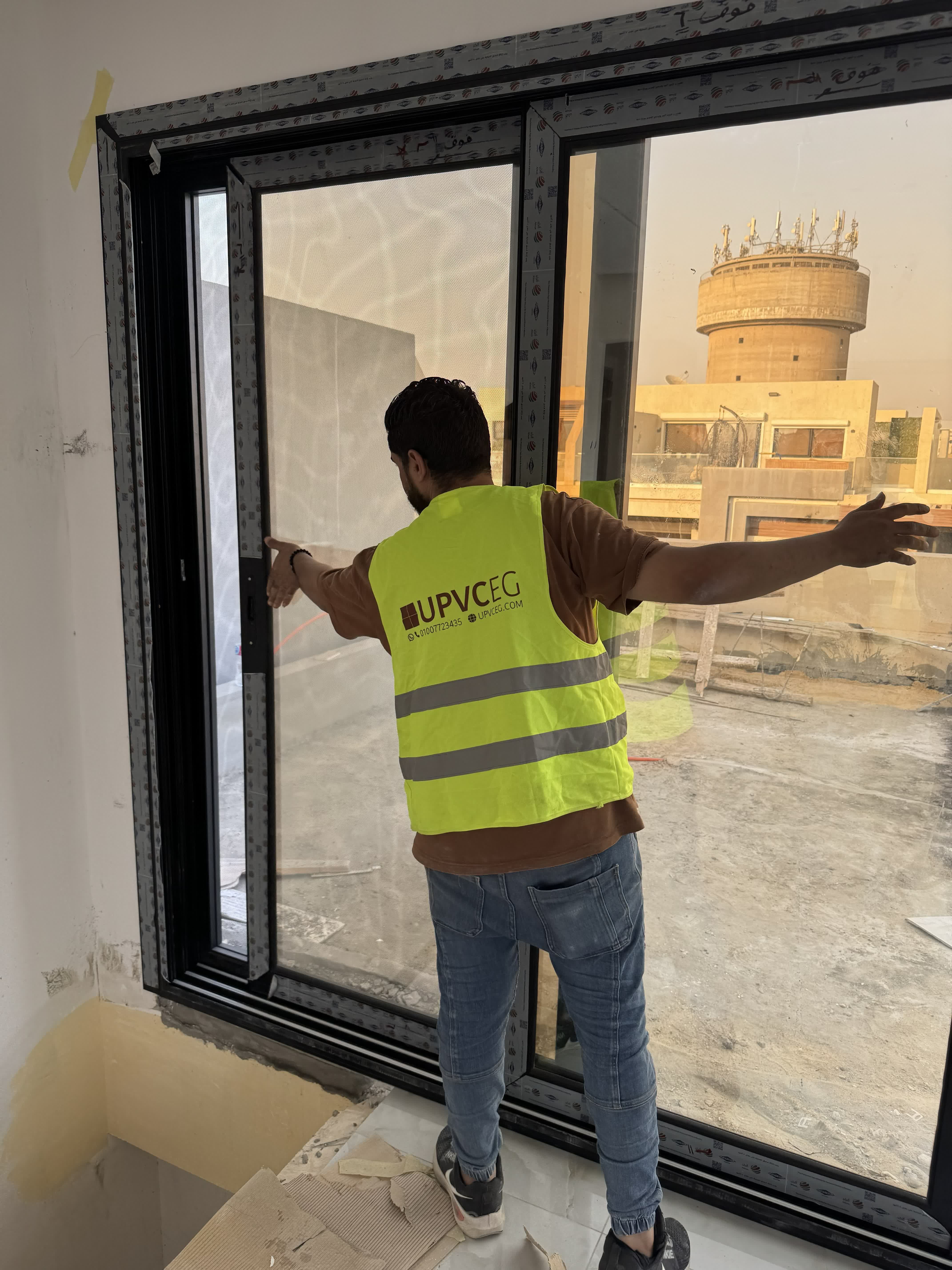 تركيب باب جرار قطاع فيرات بن اللون أسود